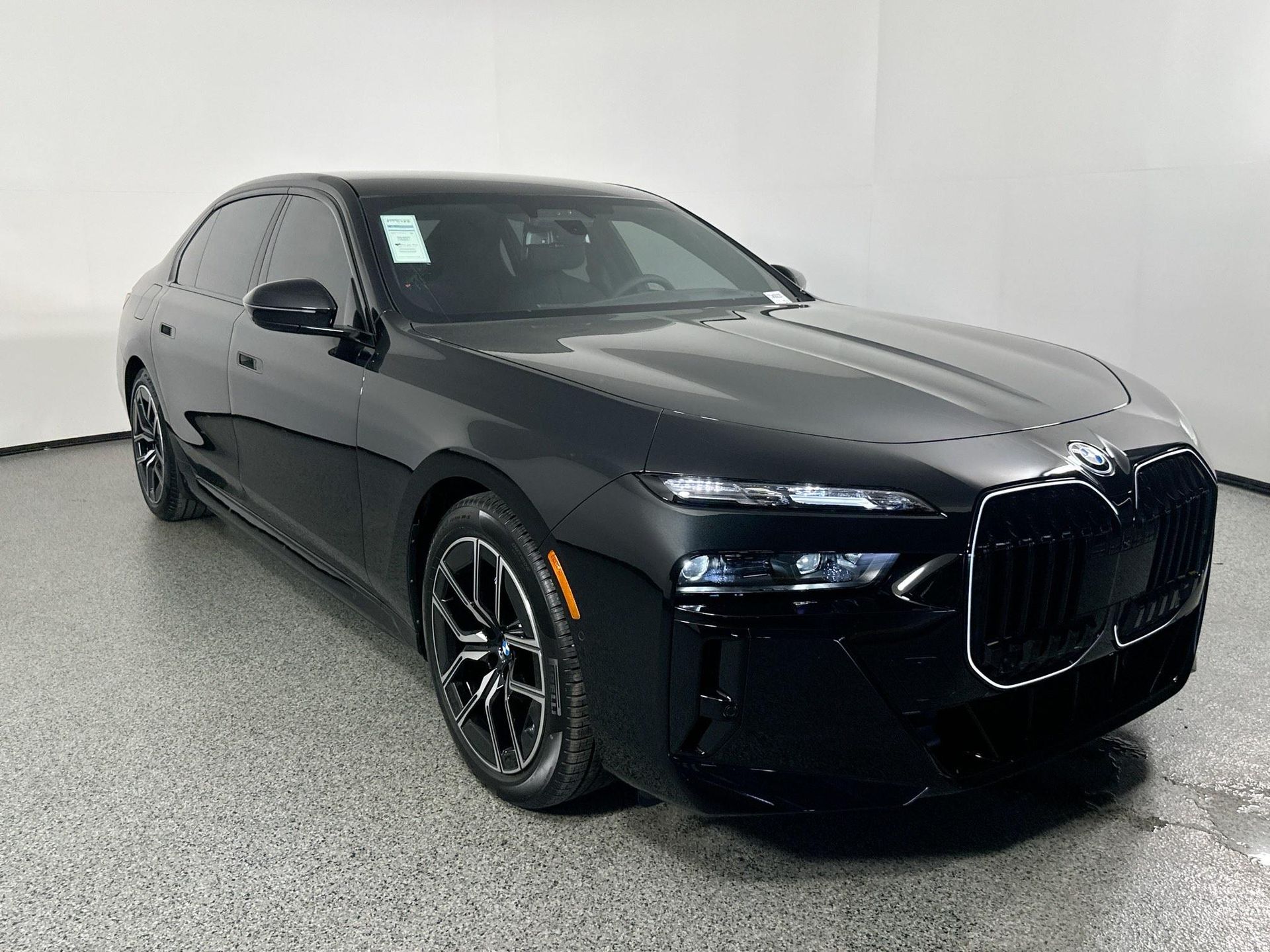 2026 Bmw 750e photo 3