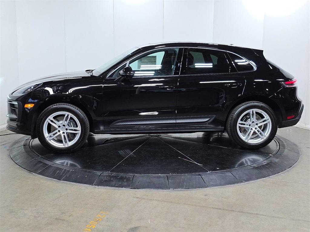 2026 Porsche Macan T photo 9