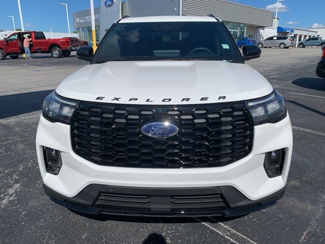 2025 Ford Explorer ST-Line photo 2
