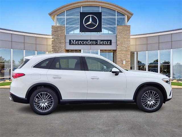 2026 Mercedes Benz GLC 300 4MATIC photo 4