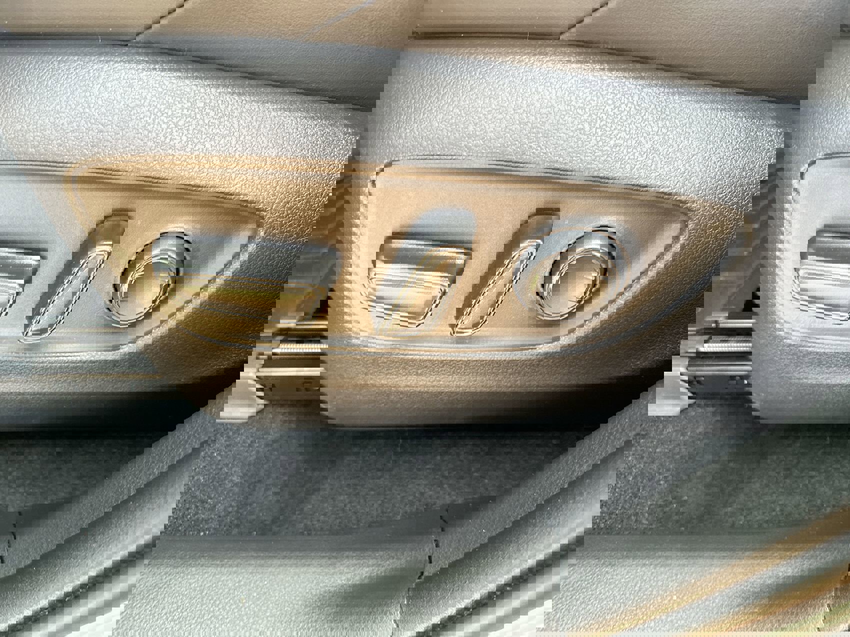 2023 Toyota RAV4 Hybrid XSE photo 12
