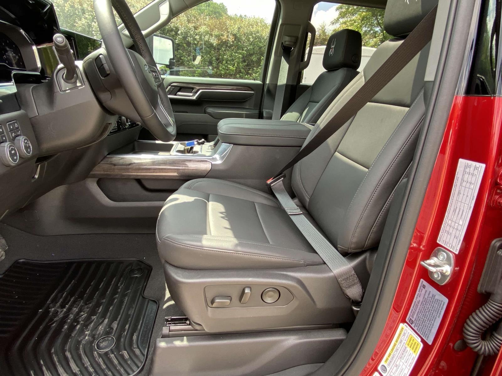 2025 Chevrolet Silverado 2500HD LTZ photo 14