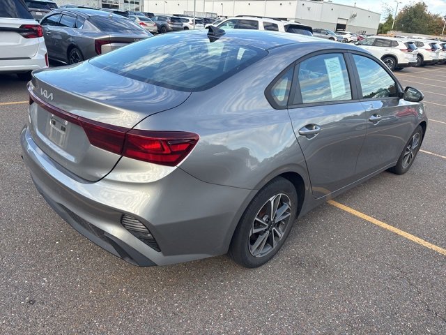 2022 Kia Forte FE LXS photo 2