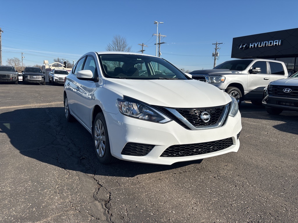 Used 2017 Nissan Sentra SV with VIN 3N1AB7APXHY321213 for sale in Kansas City