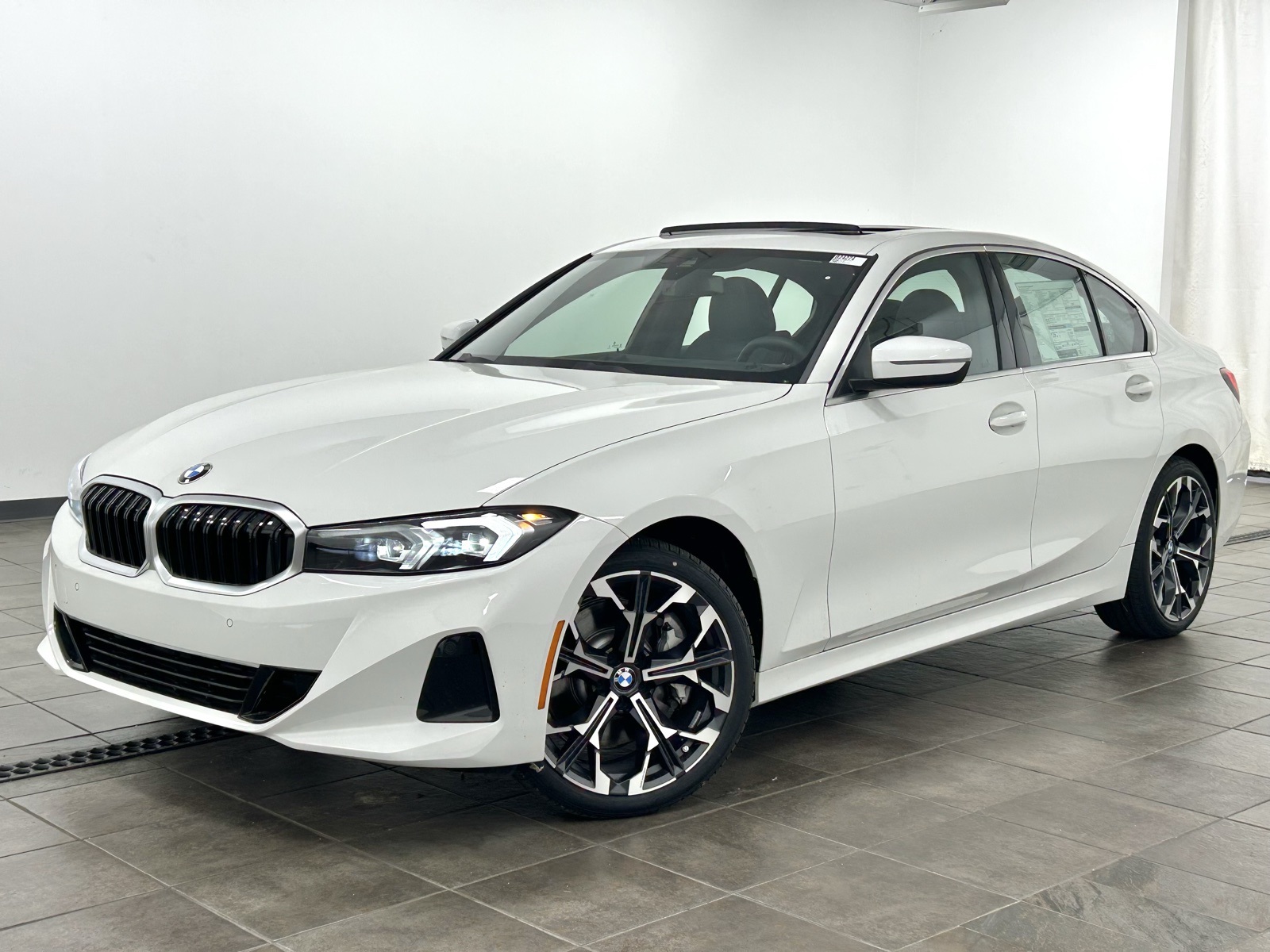 2025 BMW 3 Series 330i's photo