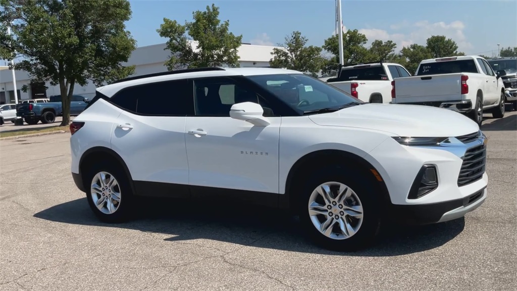 2022 Chevrolet Blazer 2LT photo 2