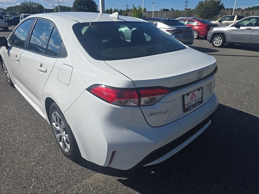 2022 Toyota Corolla LE photo 7