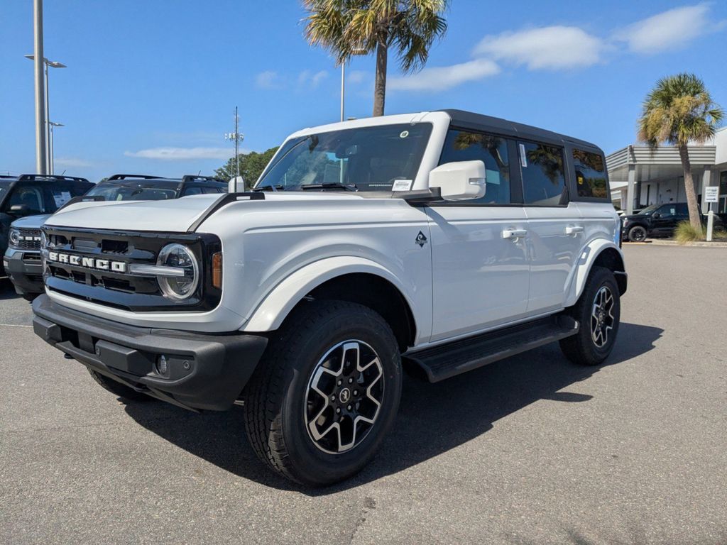 2025 Ford Bronco Outer Banks photo 8