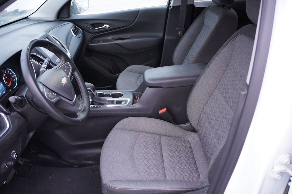 2023 Chevrolet Equinox LT photo 3