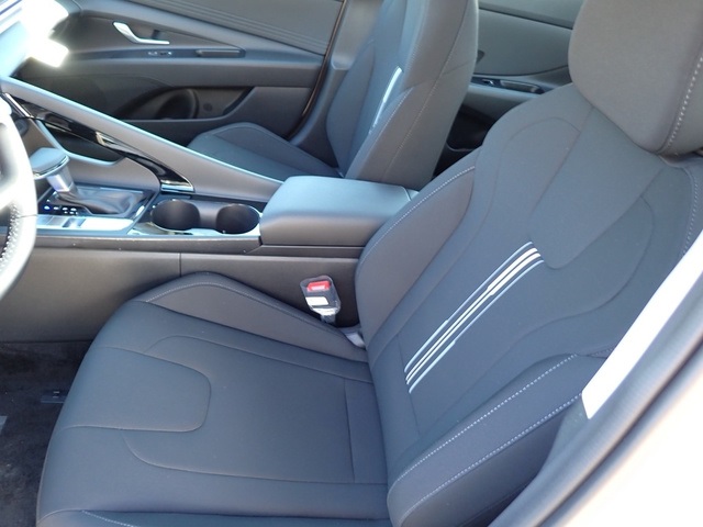 2025 Hyundai Elantra SEL Convenience photo 9