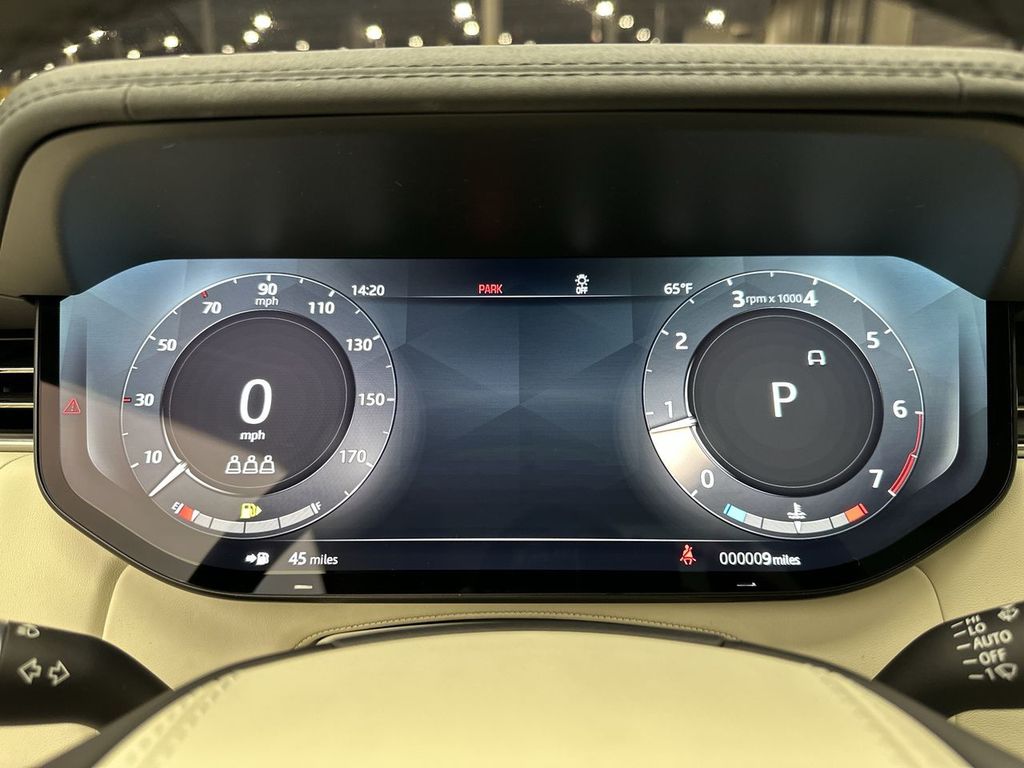 2023 Land Rover Range Rover SE photo 16
