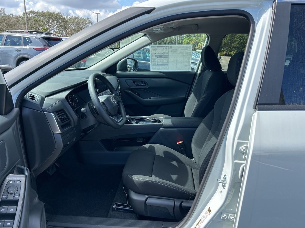 2025 Nissan Rogue S photo 10