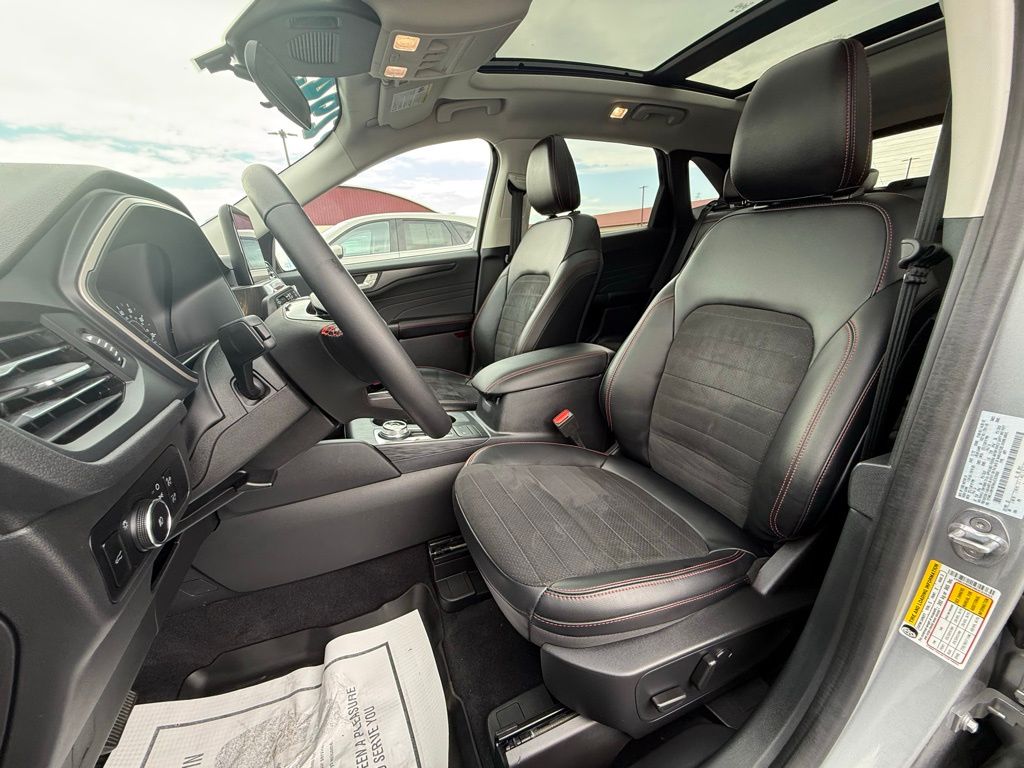 2022 Ford Escape SEL photo 11
