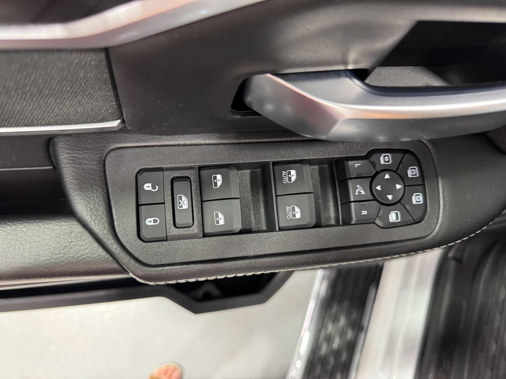 2025 Ram 3500 Big Horn photo 26