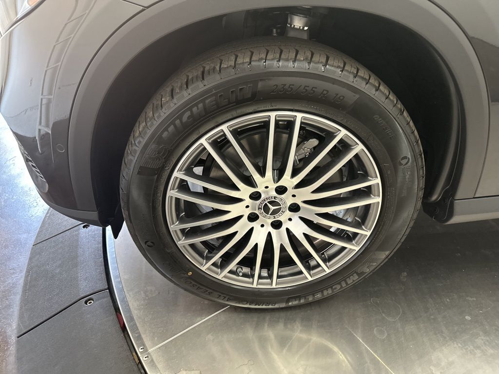 2026 Mercedes Benz GLC 300 photo 29