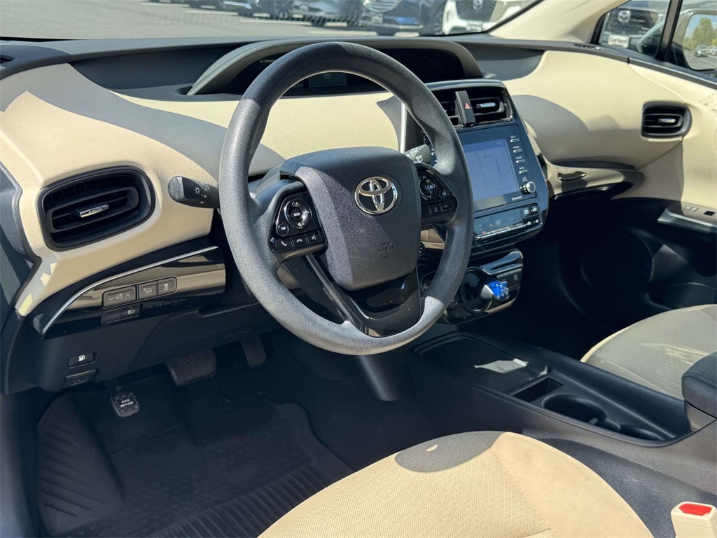 2021 Toyota Prius LE photo 2