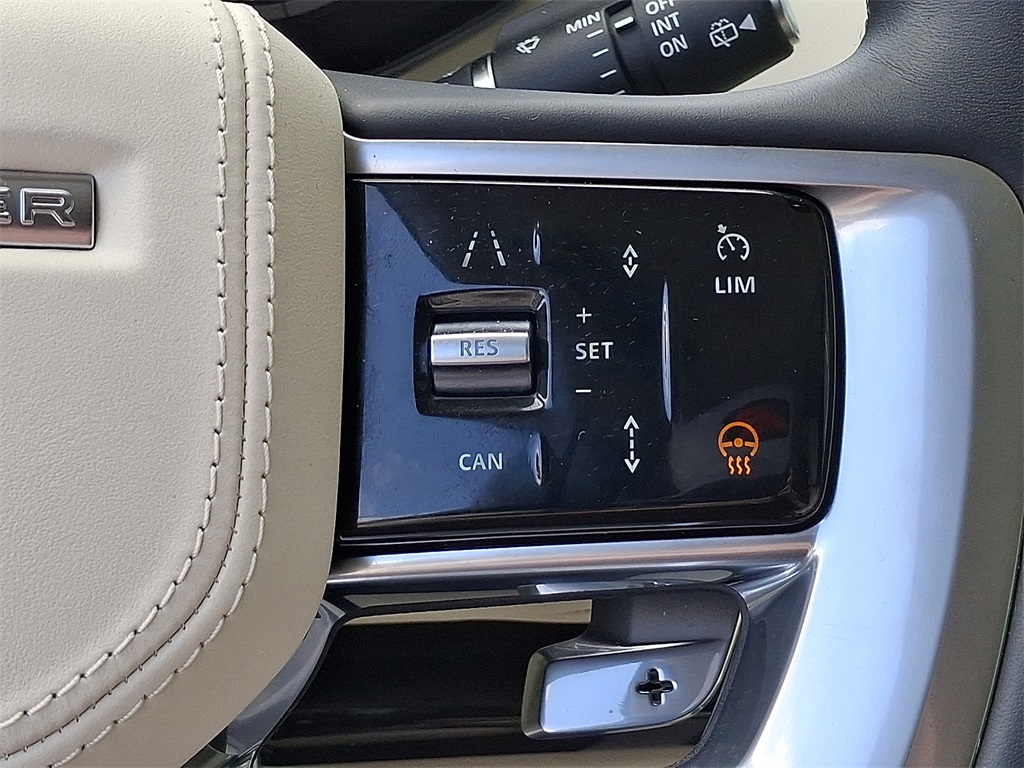 2025 Land Rover Range Rover SE photo 17