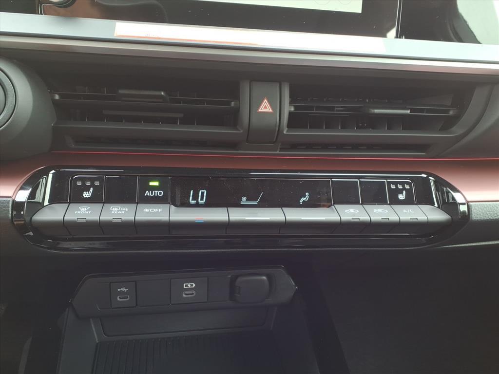 2026 Toyota Prius Plug-in Hybrid XSE photo 19