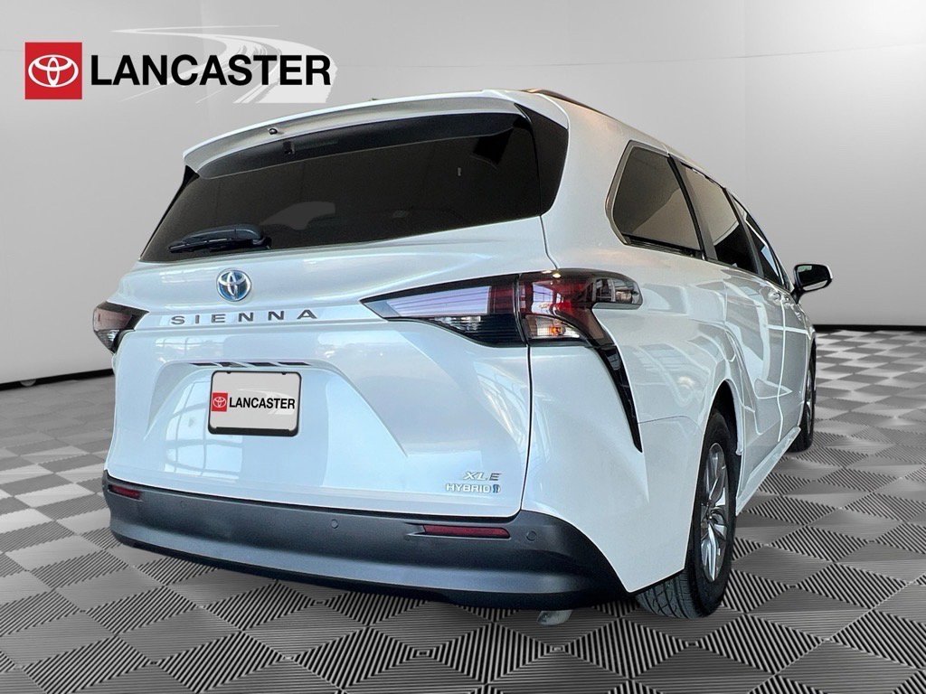 2023 Toyota Sienna XLE photo 4