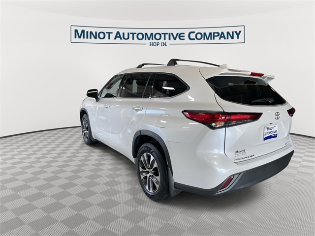 2022 Toyota Highlander XLE photo 6