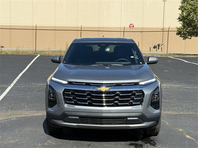 2026 Chevrolet Equinox photo 2