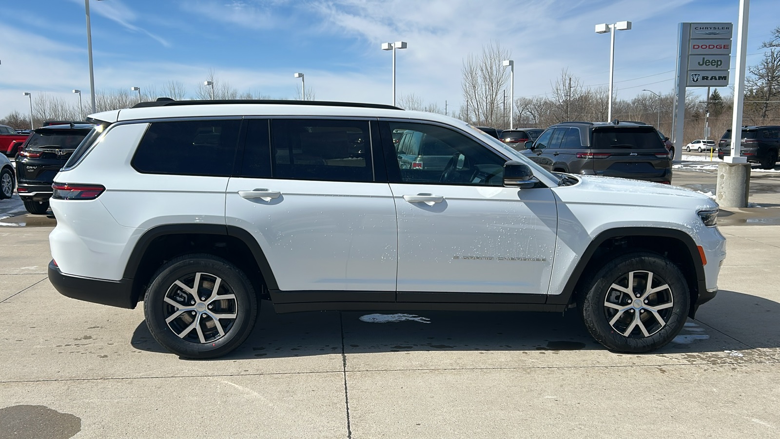 2025 Jeep Grand Cherokee Limited photo 2