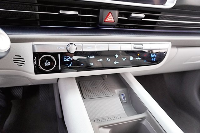 Used 2023 Green Hyundai SEL image 26