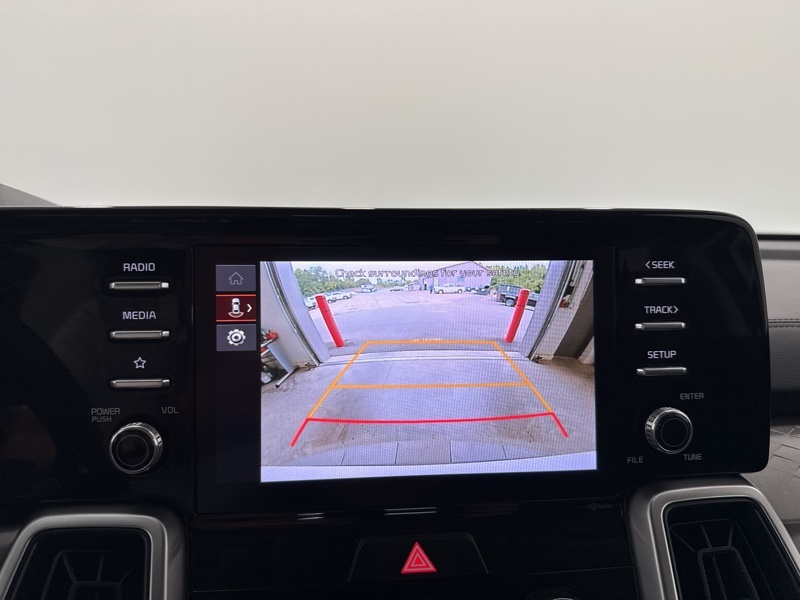 2022 Kia Sorento LX photo 28