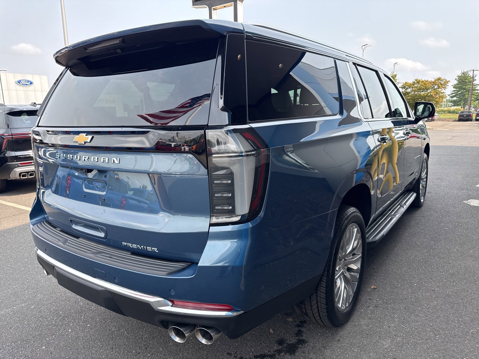 2025 Chevrolet Suburban Premier photo 4