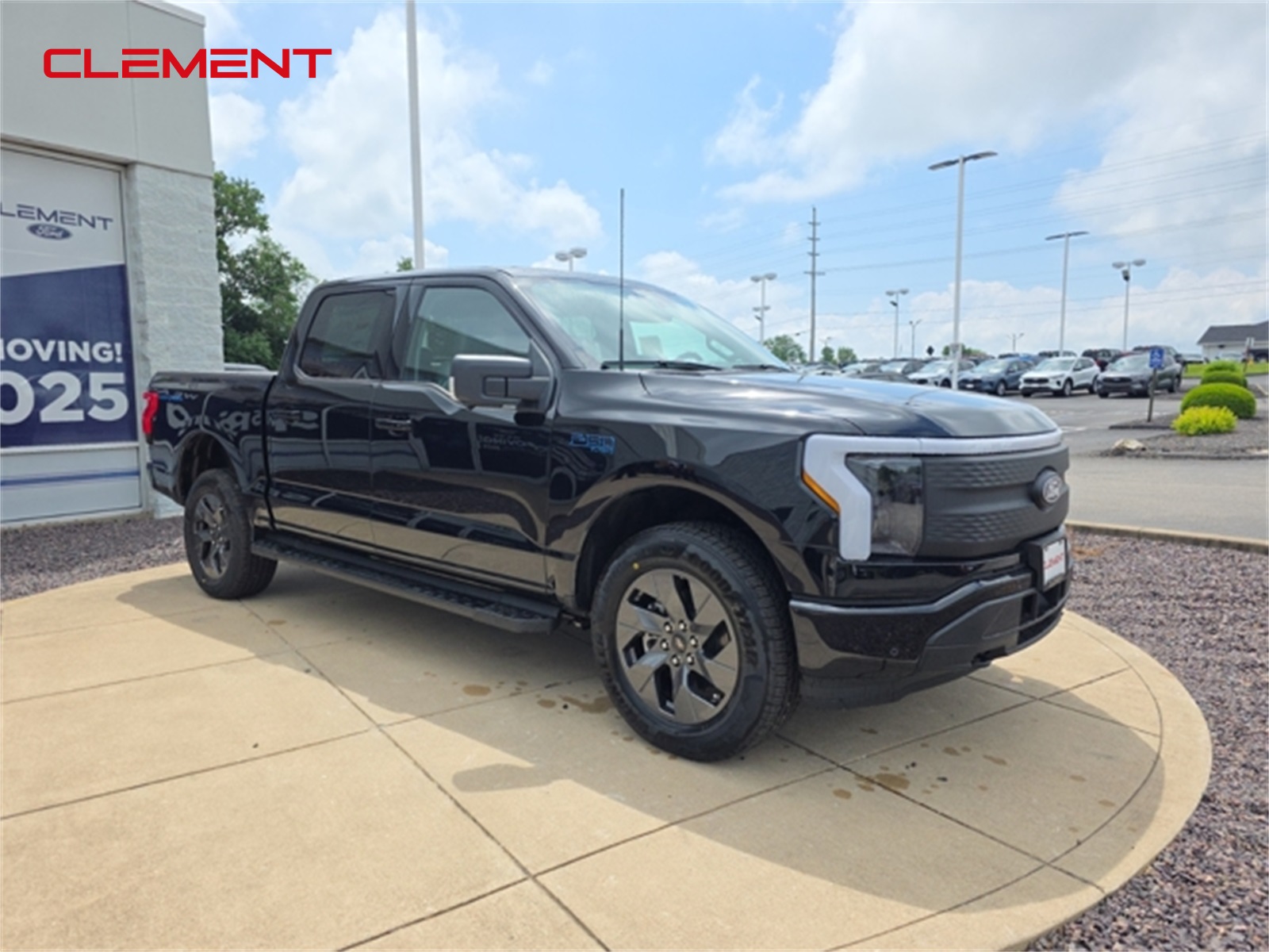 2025 Ford F-150 Lightning photo 3