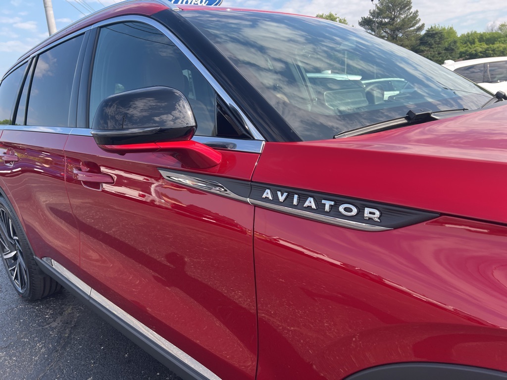 2025 Lincoln Aviator Reserve photo 4