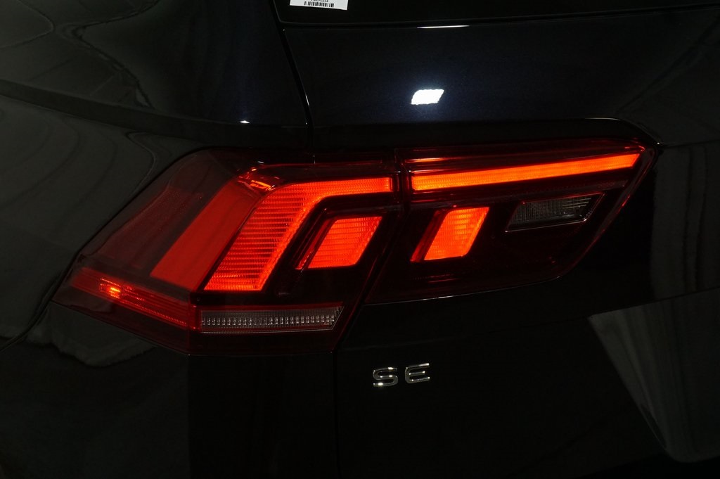 2023 Volkswagen Tiguan SE R-Line Black photo 30