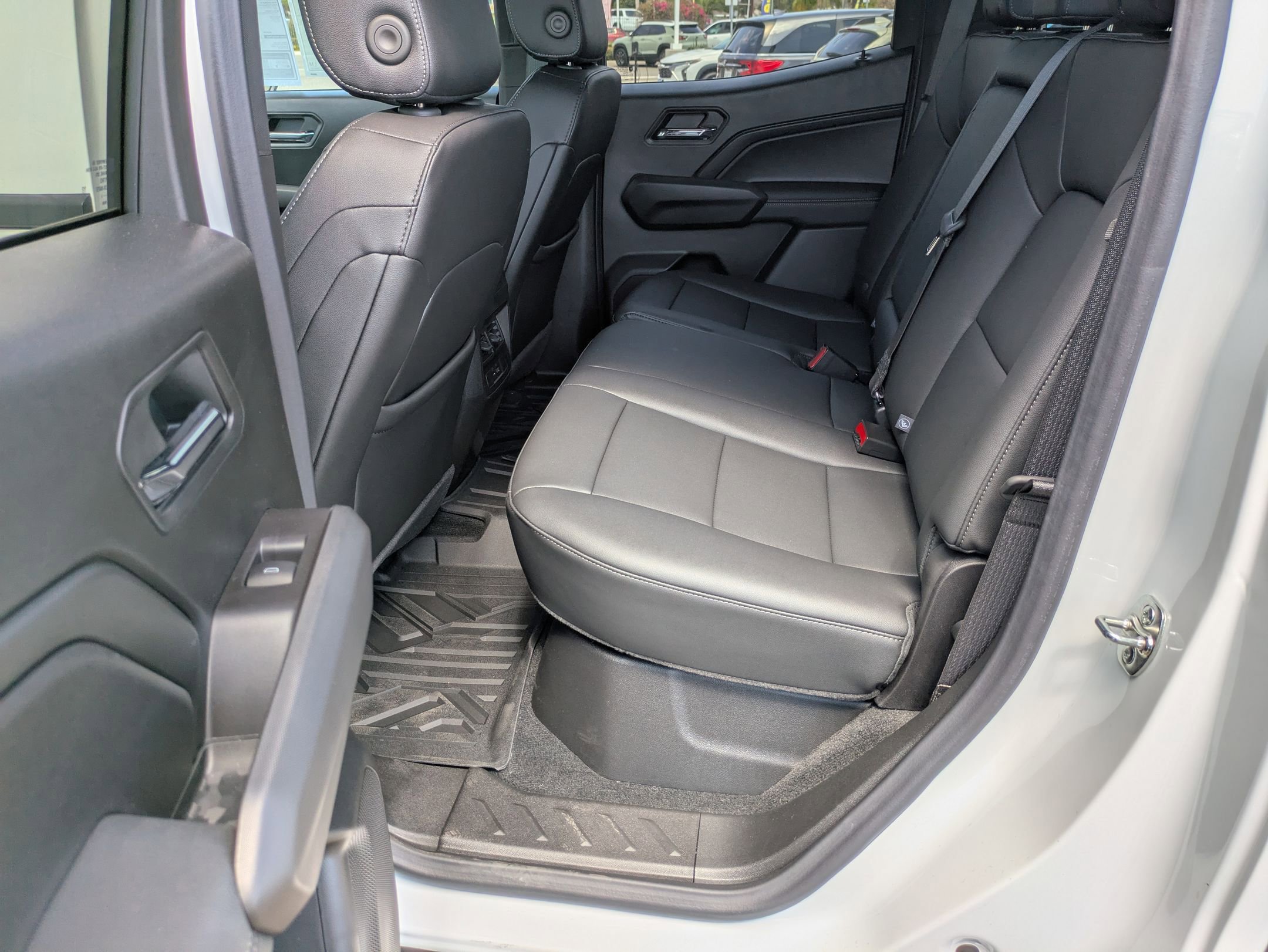 2025 Chevrolet Colorado Work Truck LT photo 13