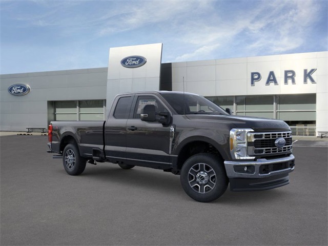 2025 Ford F-350 XLT photo 7