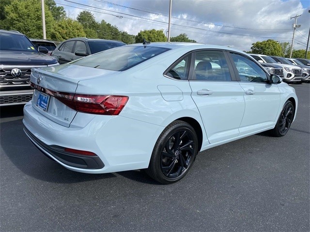 2025 Volkswagen Jetta 1.5T SE photo 4