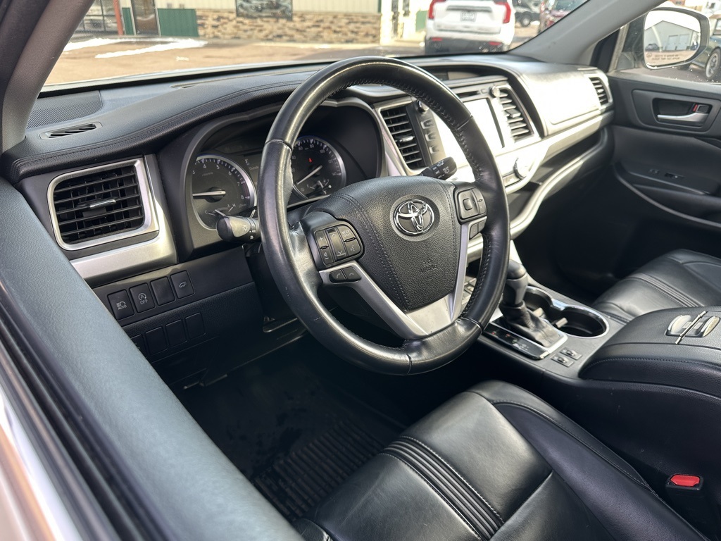 2017 Toyota Highlander SE photo 3