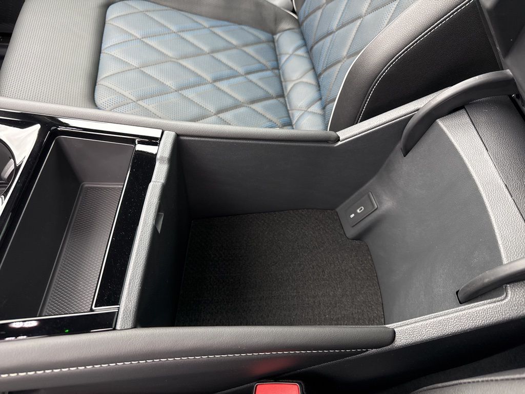 2025 Volkswagen Atlas Cross Sport SEL Premium R-Line photo 20