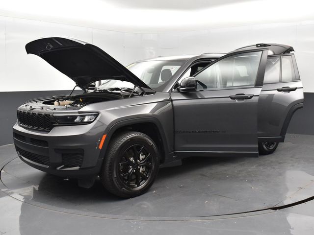 2024 Jeep Grand Cherokee Altitude photo 28