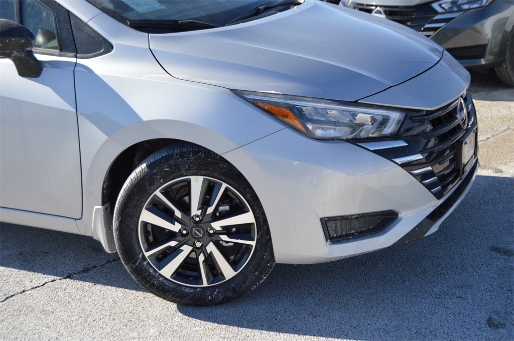 2025 Nissan Versa S photo 3