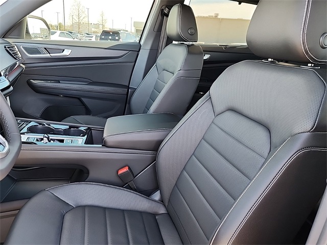 2025 Volkswagen Atlas Cross Sport SEL R-Line photo 13