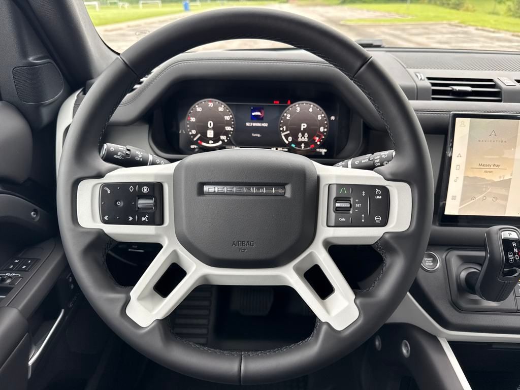 2025 Land Rover Defender 130 X-Dynamic SE photo 18