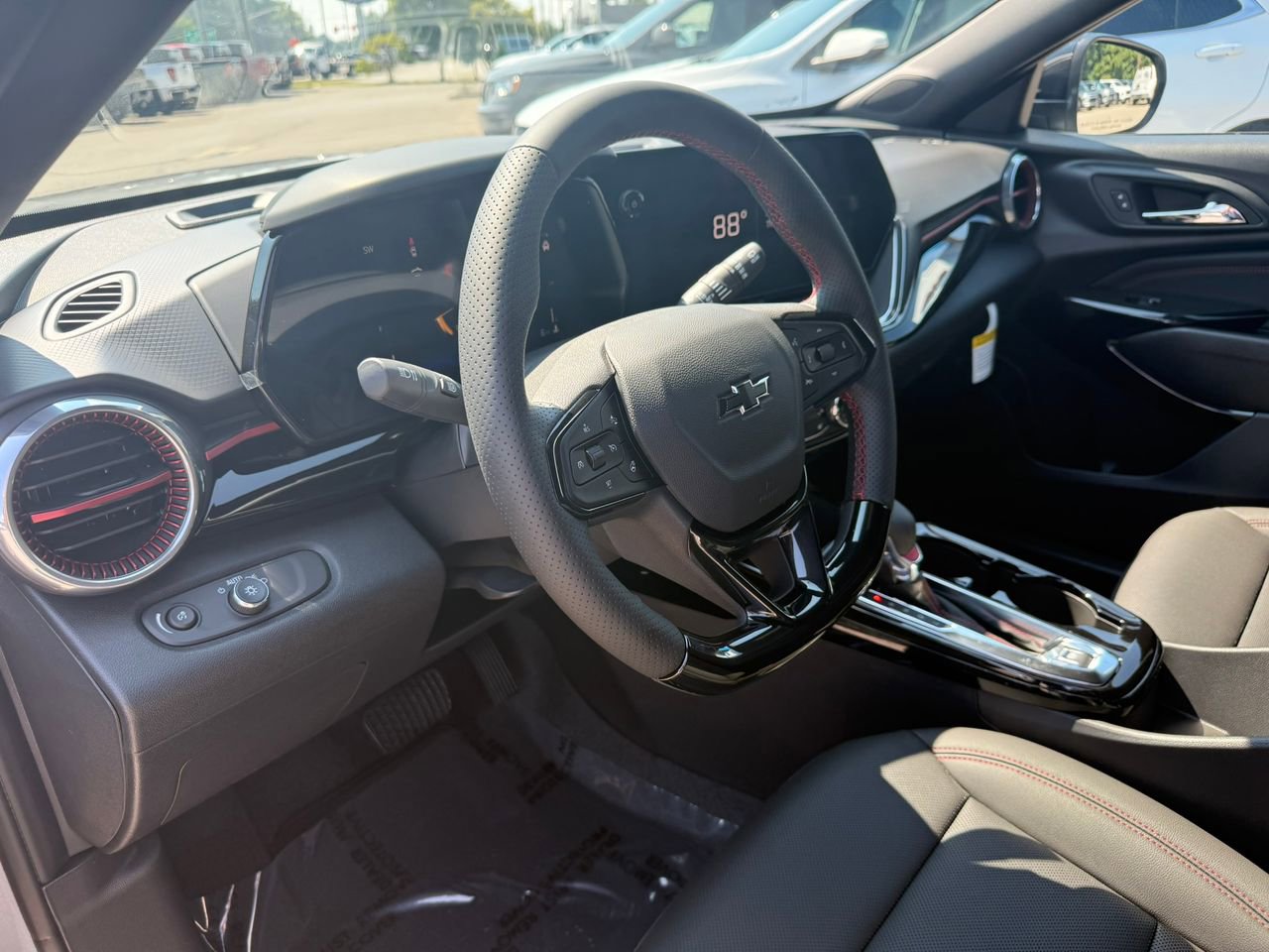 2025 Chevrolet Trax photo 2