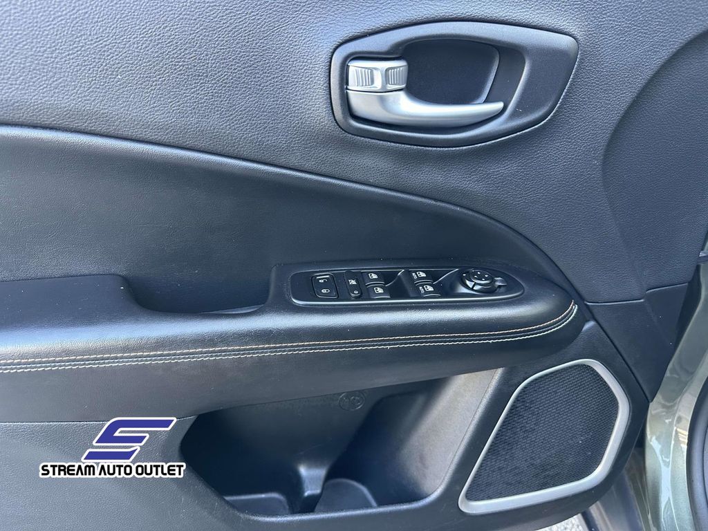 2018 Jeep Compass Latitude photo 15