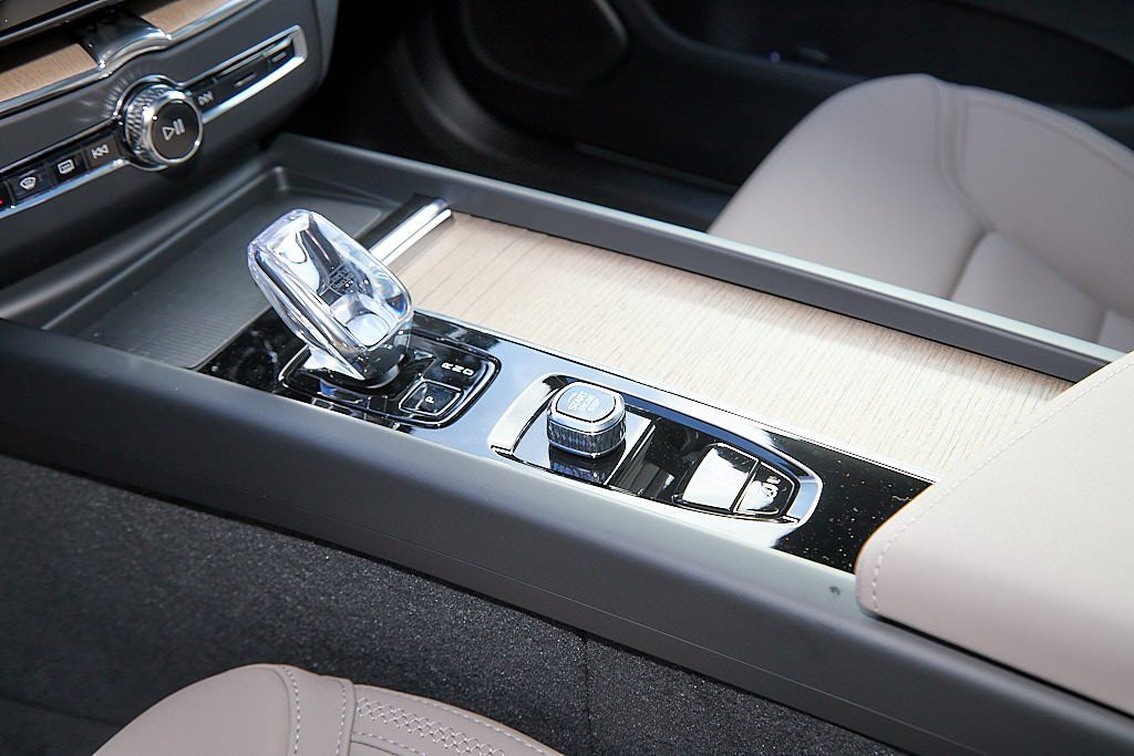 2026 VOLVO XC60 - Image 16