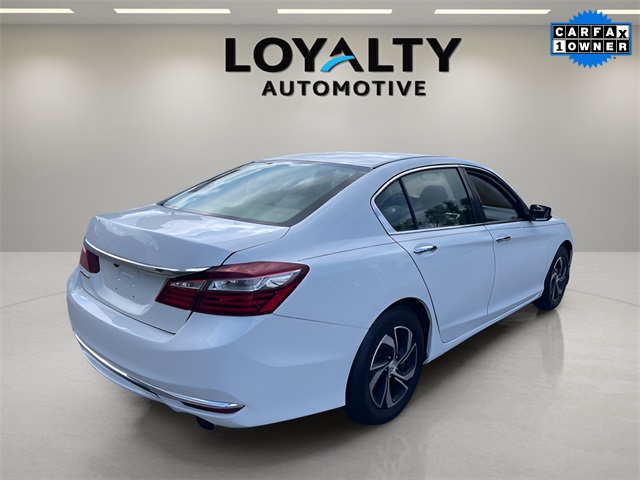 2017 Honda Accord LX photo 4