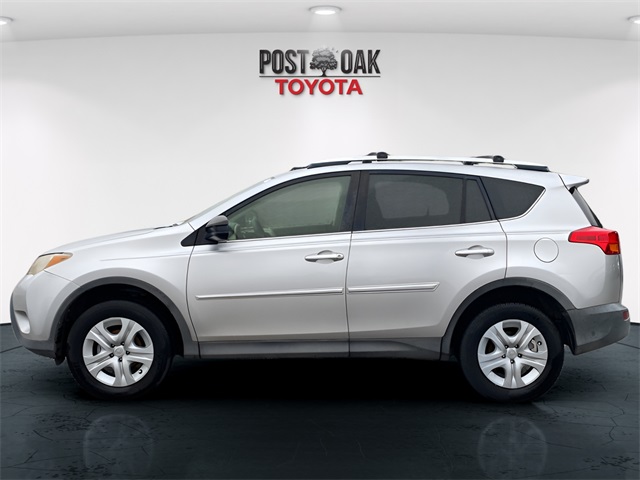 2014 Toyota RAV4 LE photo 4