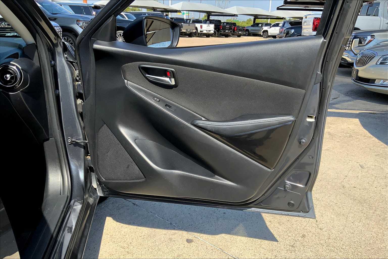 2017 Toyota Yaris iA photo 19