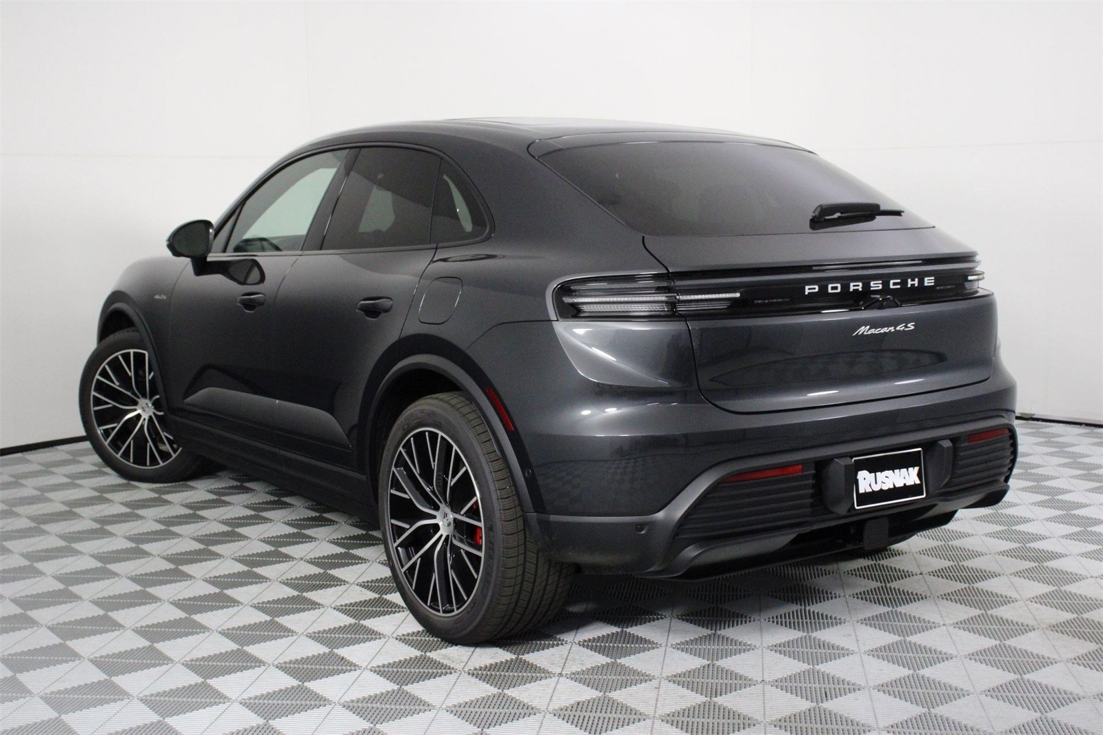 2025 Porsche Macan Electric photo 2