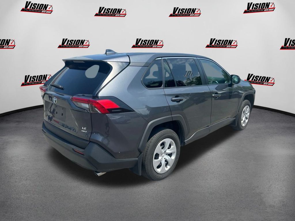 2024 Toyota RAV4 LE photo 5