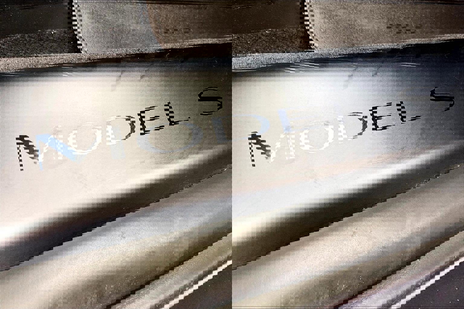 2022 Tesla Model S Plaid photo 2